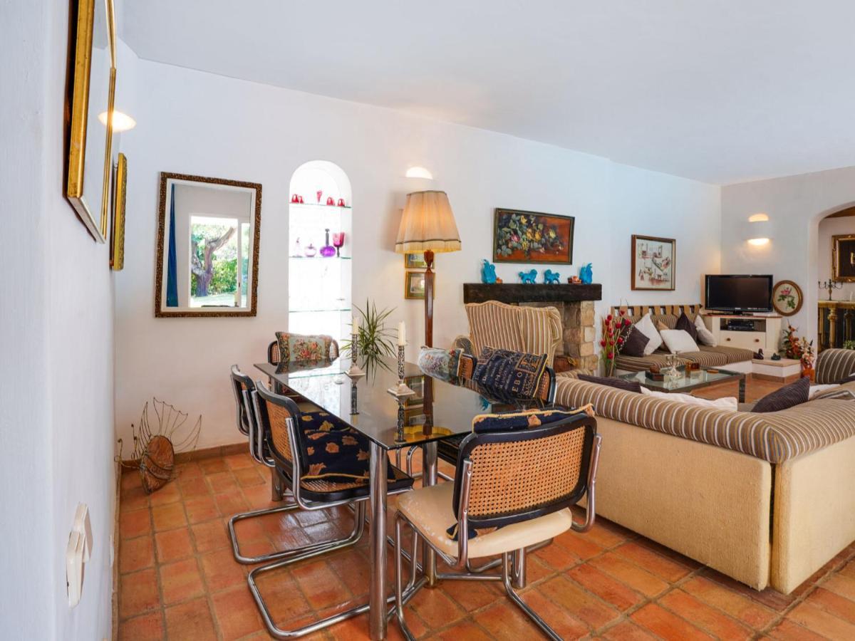 Roofed Villa In Albufeira With Private Swimming Pool Olhos de Agua  Rum bild