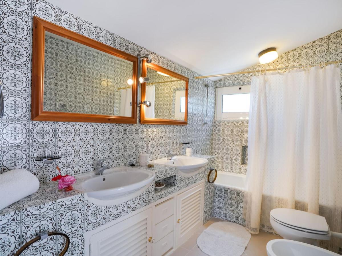 Roofed Villa In Albufeira With Private Swimming Pool Olhos de Agua  Rum bild