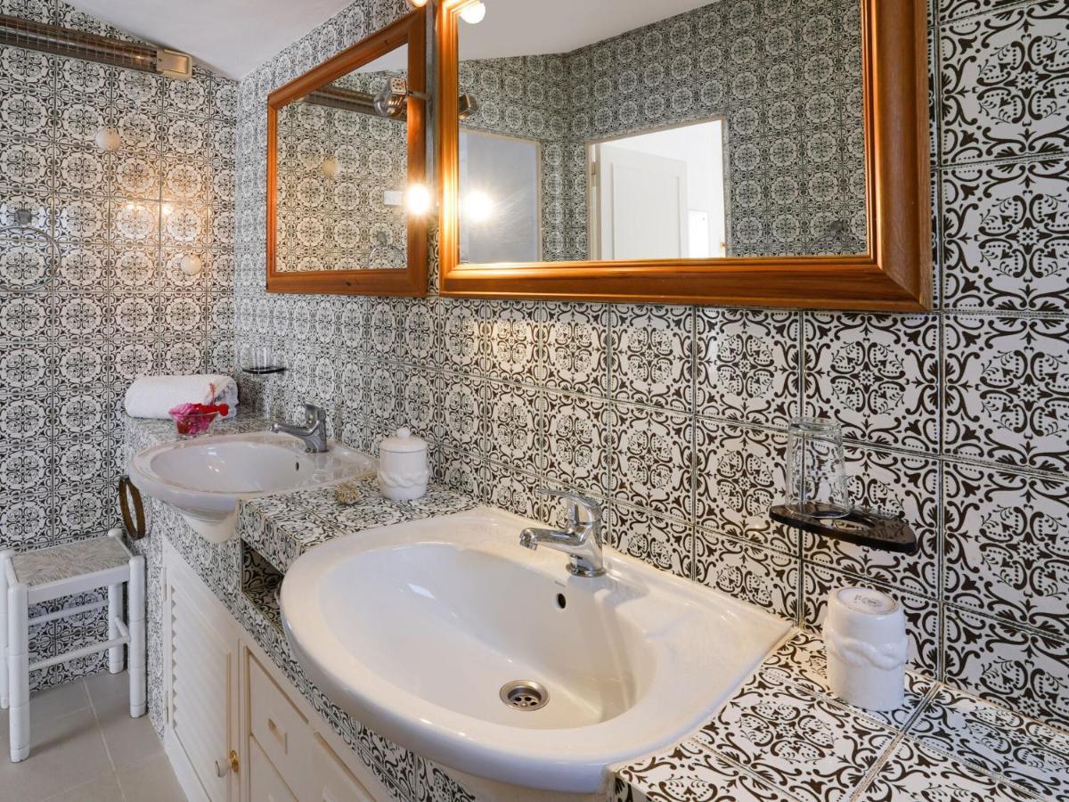 Roofed Villa In Albufeira With Private Swimming Pool Olhos de Agua  Rum bild