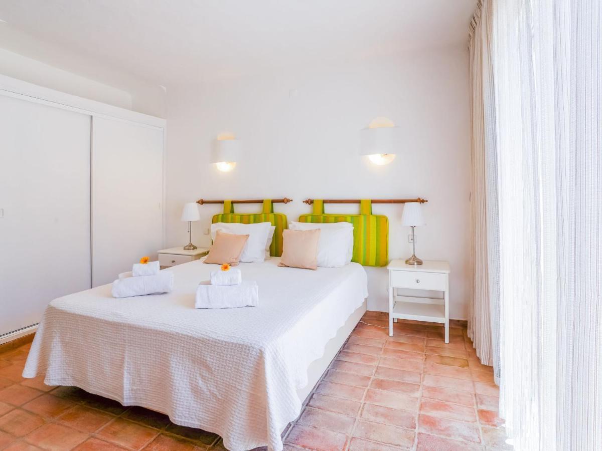 Roofed Villa In Albufeira With Private Swimming Pool Olhos de Agua  Rum bild